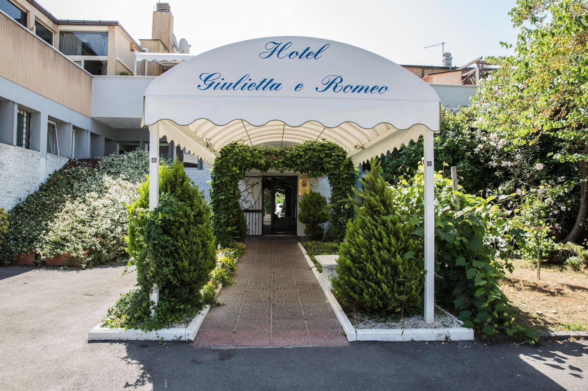 Hotel Giulietta E Romeo Casal Palocco Buitenkant foto